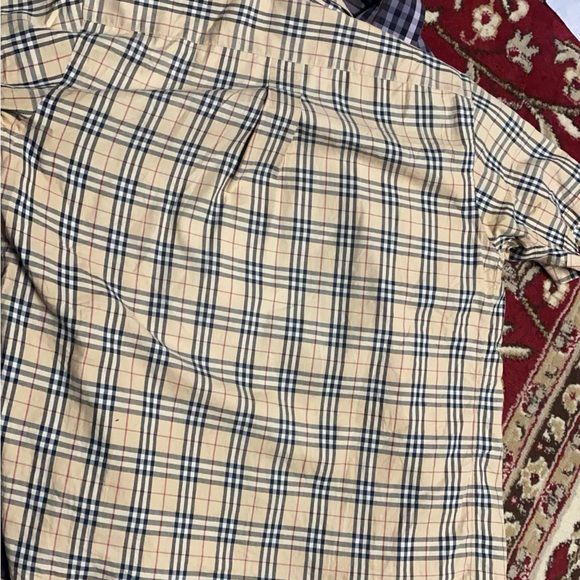 Burberry size M perfect condition - Picture 6 of 6